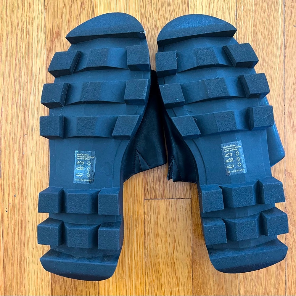 NWOT UO Roxy Chunky Slide, Sz 7 - Picture 6 of 6